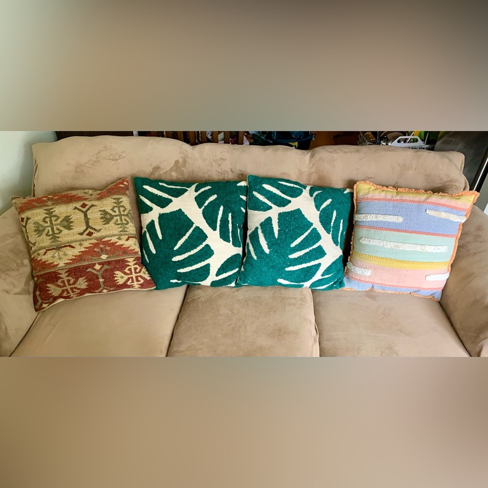 Set of 4 throw pillows